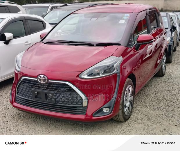 Toyota Sienta 2019 Red