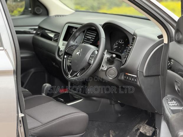 Mitsubishi Outlander 2.0 PHEV AWD 2019 Gray