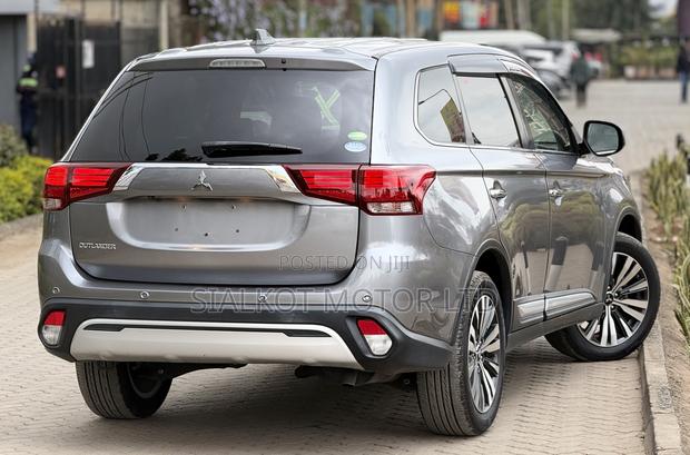 Mitsubishi Outlander 2.0 PHEV AWD 2019 Gray