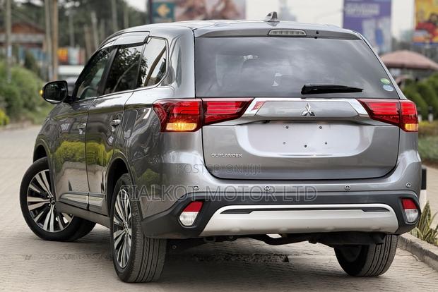 Mitsubishi Outlander 2.0 PHEV AWD 2019 Gray