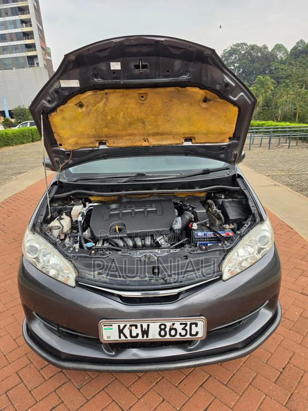 Toyota Wish 2013