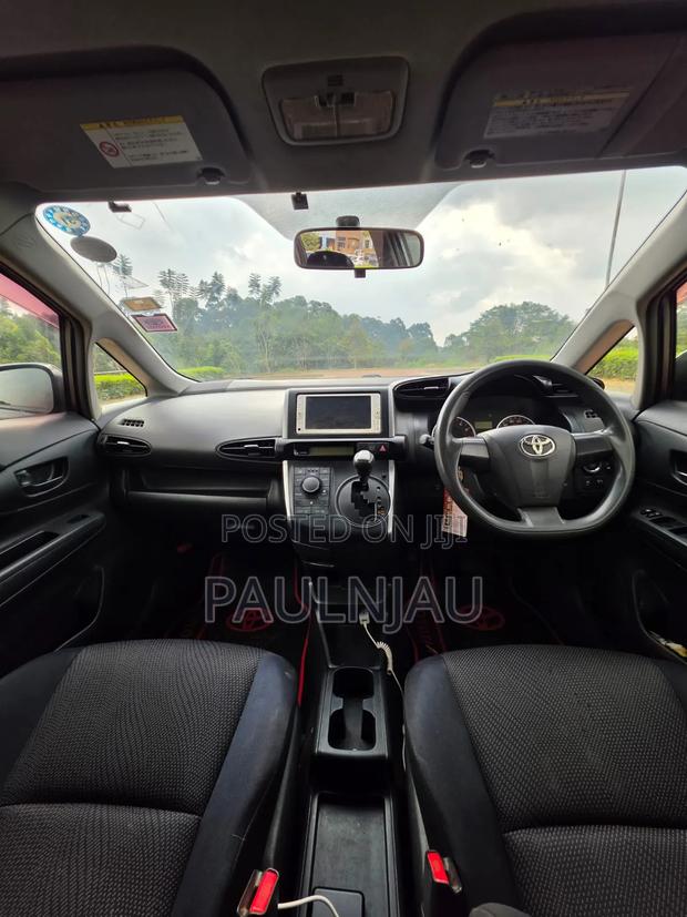 Toyota Wish 2013