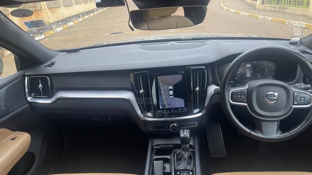 Volvo S60 T4 Momentum 2019 Beige