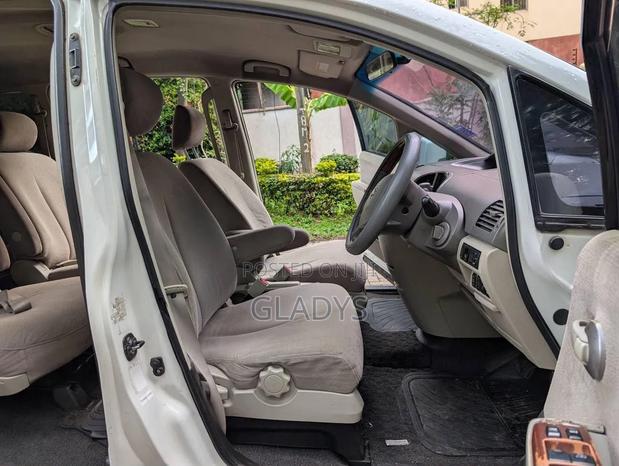 Nissan Presage 2006 White
