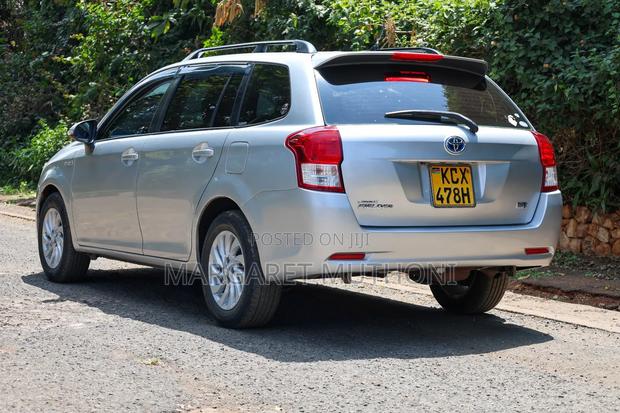 Toyota Corolla Fielder 2012 Silver
