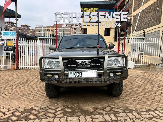 Toyota Land Cruiser 100 4.2 2006 Green