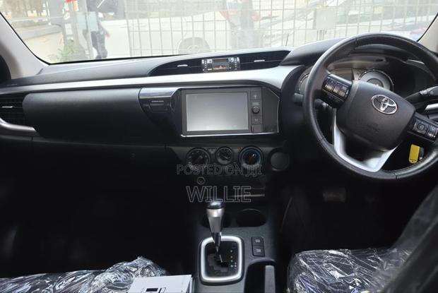 Toyota Hilux 2020 Silver
