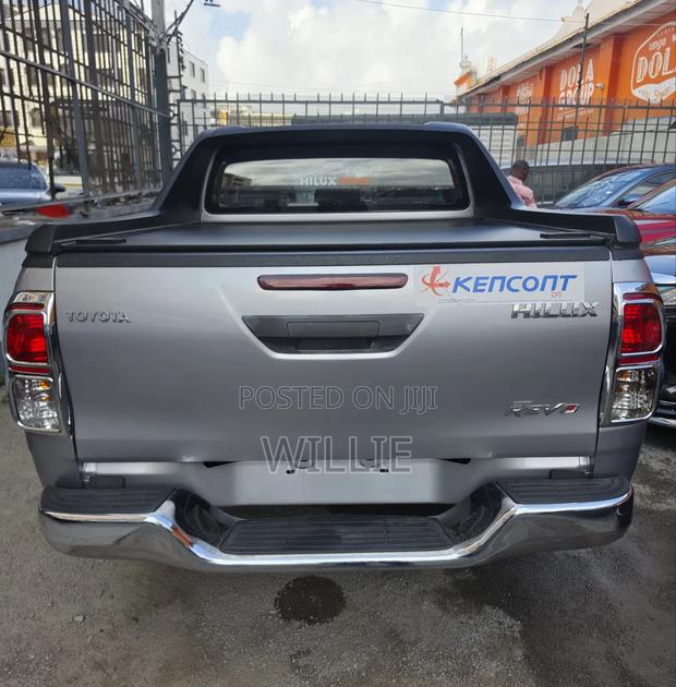 Toyota Hilux 2020 Silver
