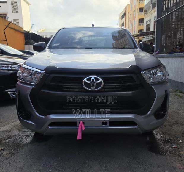 Toyota Hilux 2020 Silver