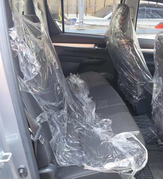 Toyota Hilux 2020 Silver