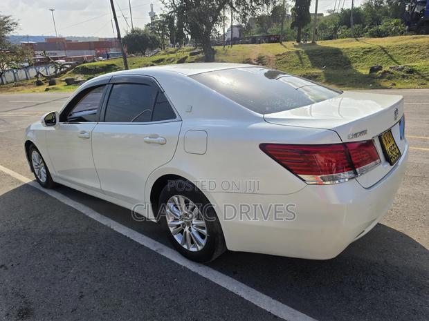 Toyota Crown 2016 White