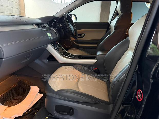 Land Rover Range Rover Evoque HSE 5dr 4x4 (2.0L 4cyl 9A) 2016 Black