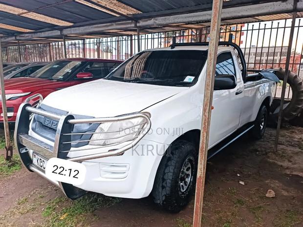 Isuzu D-MAX 2013 White