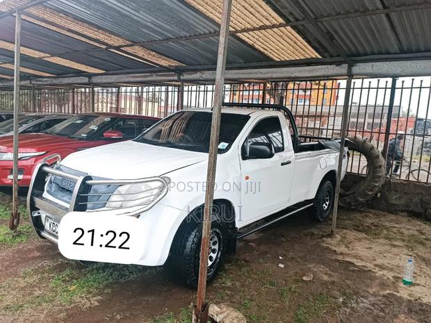 Isuzu D-MAX 2013 White