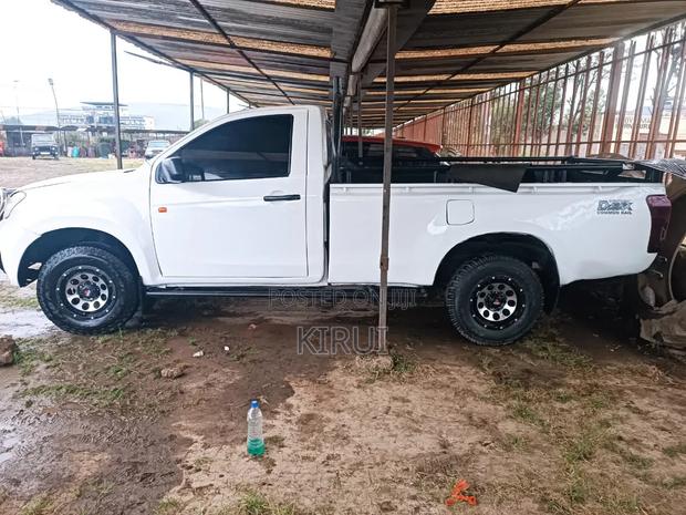 Isuzu D-MAX 2013 White