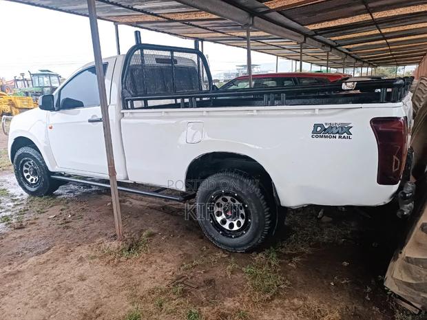 Isuzu D-MAX 2013 White