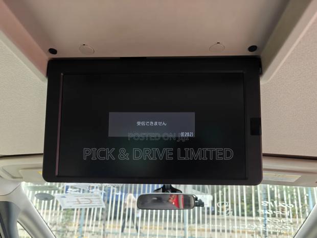 Nissan Serena 2019 Silver