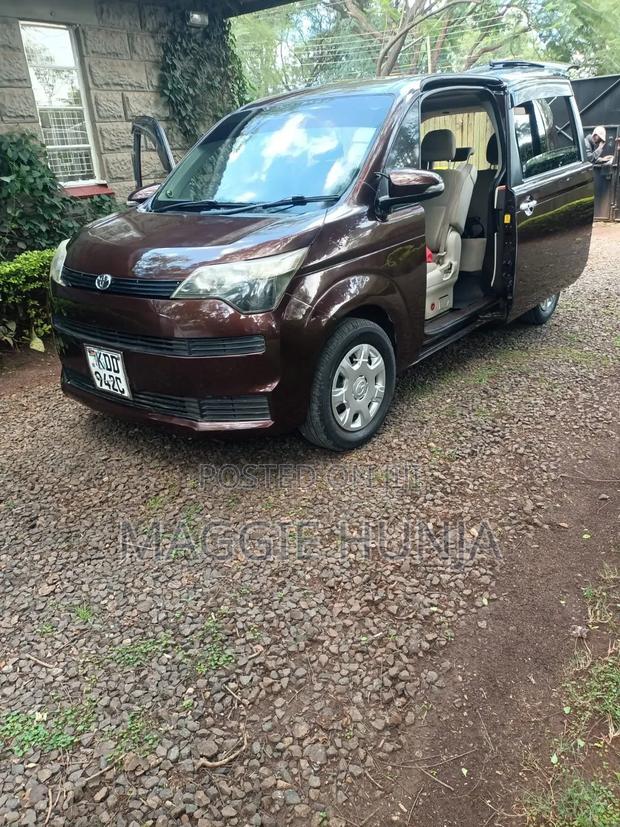 Toyota Spade 2014 Brown