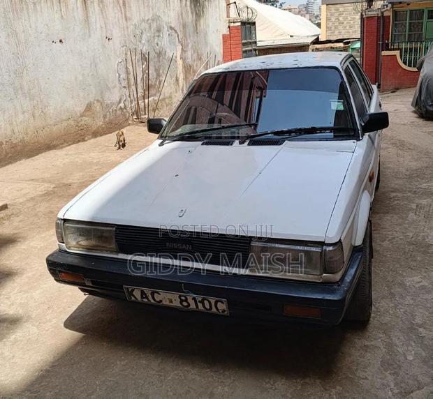 Nissan Sunny 2000 White