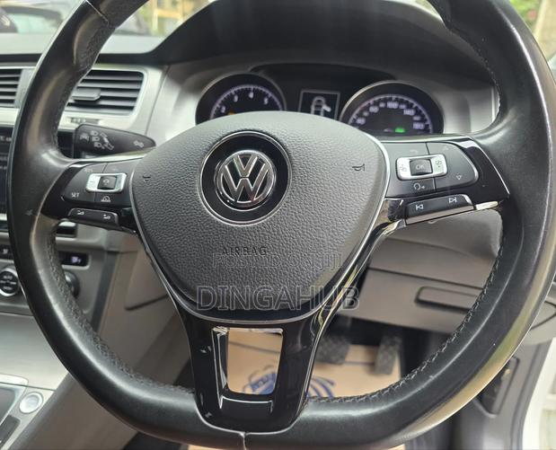Volkswagen Golf 2016 White
