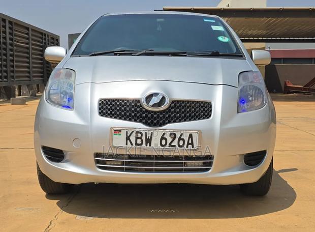 Toyota Vitz 2006 Silver