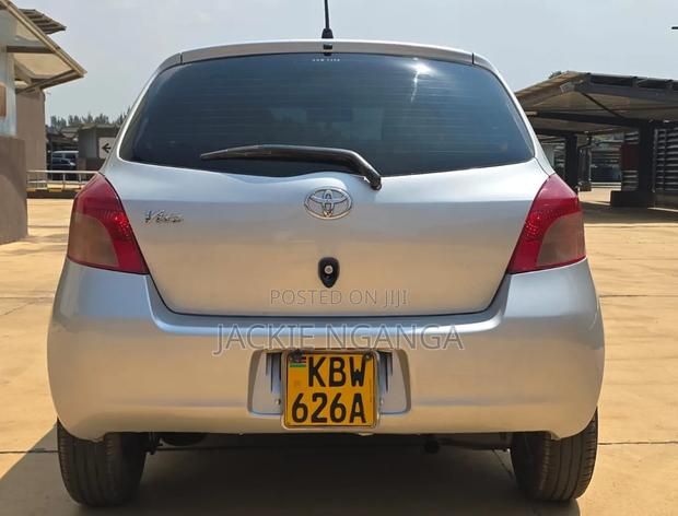 Toyota Vitz 2006 Silver