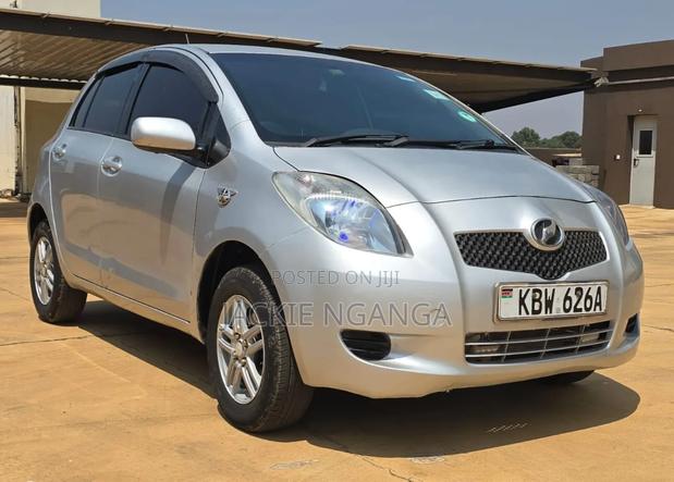 Toyota Vitz 2006 Silver
