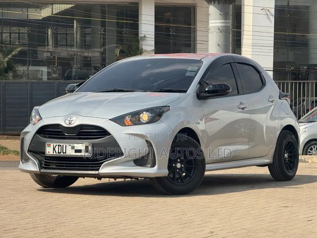 Toyota Yaris 2020 Silver