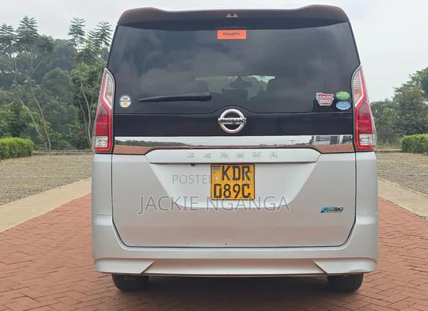 Nissan Serena 2017 Silver