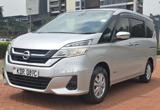 Nissan Serena 2017 Silver