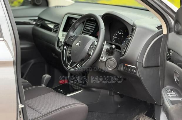 Mitsubishi Outlander 2019 Silver