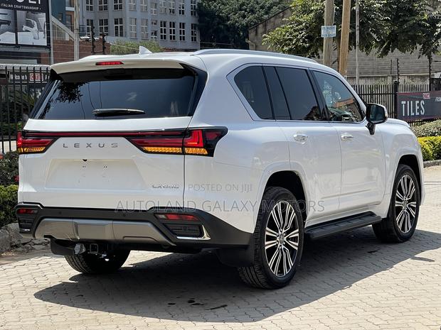 Lexus LX 600 2022 White