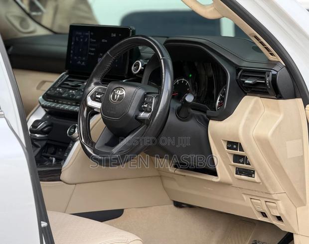 Toyota Land Cruiser 2022 White