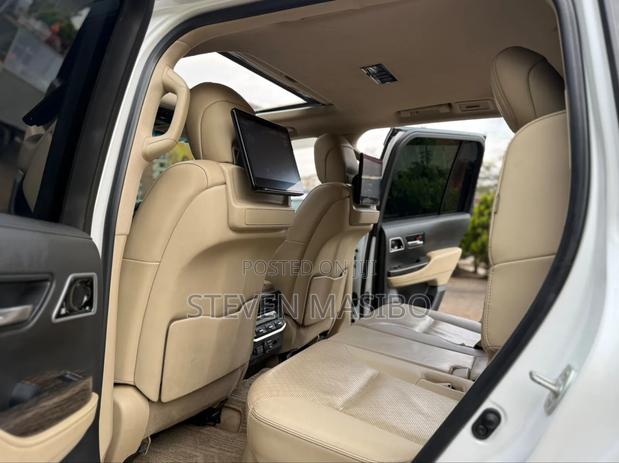 Toyota Land Cruiser 2022 White