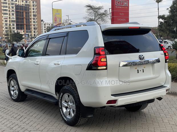Toyota Land Cruiser Prado 2.8 2020 White