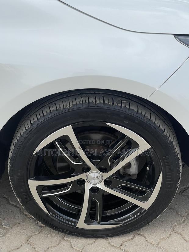 Toyota Corolla 2019 White