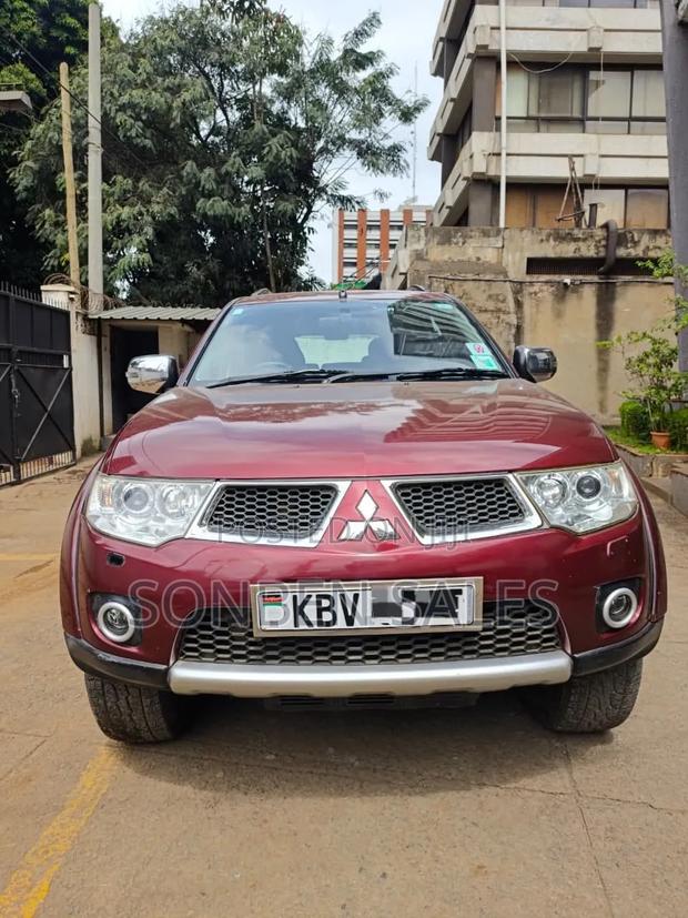 Mitsubishi Pajero Sport 2013 Red