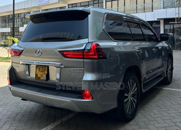 Lexus LX 570 AWD 2016 Silver