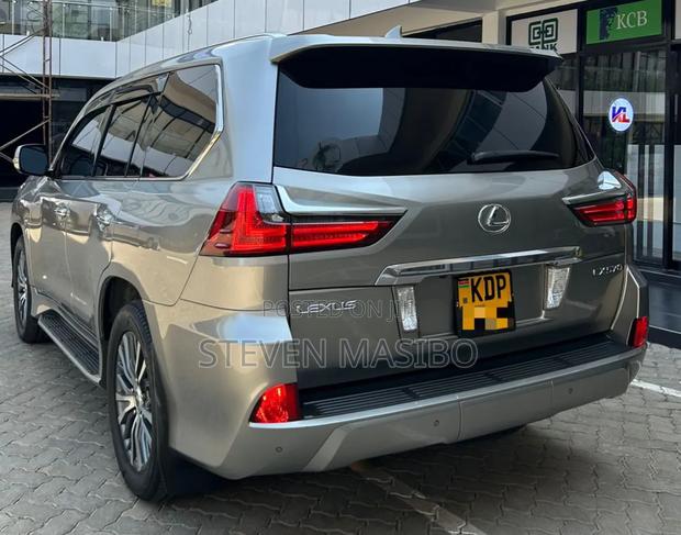 Lexus LX 570 AWD 2016 Silver