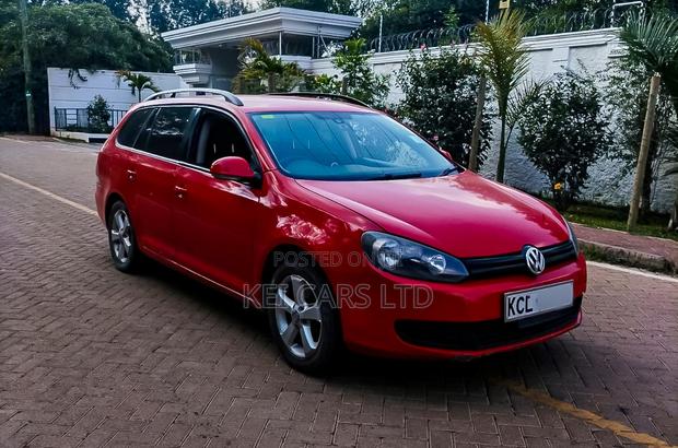 Volkswagen Golf Variant 2011 Red