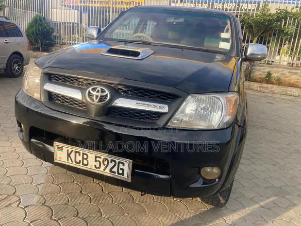 Toyota Hilux 2010 Black