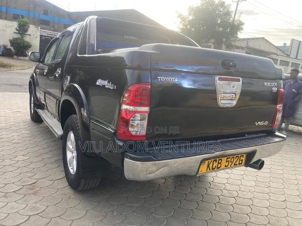 Toyota Hilux 2010 Black