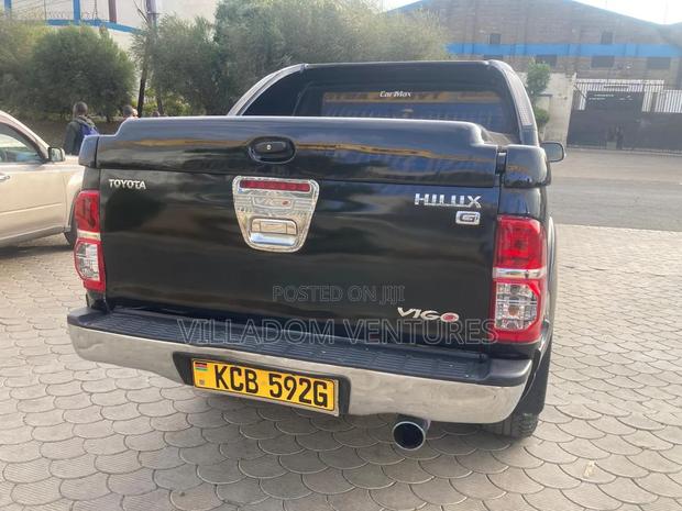 Toyota Hilux 2010 Black