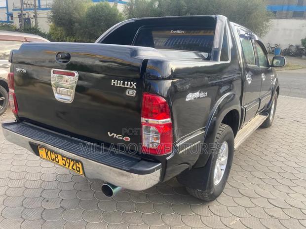 Toyota Hilux 2010 Black