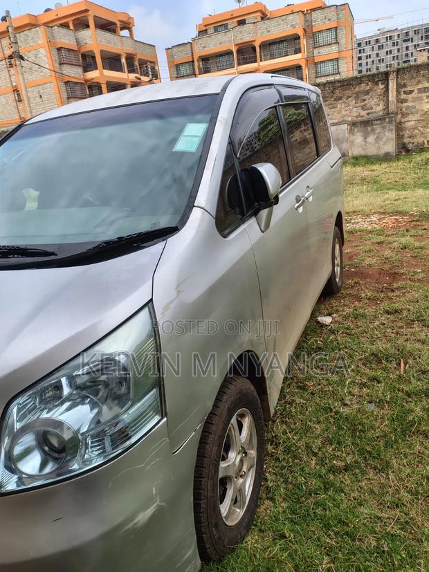 Toyota Noah 2011 Silver