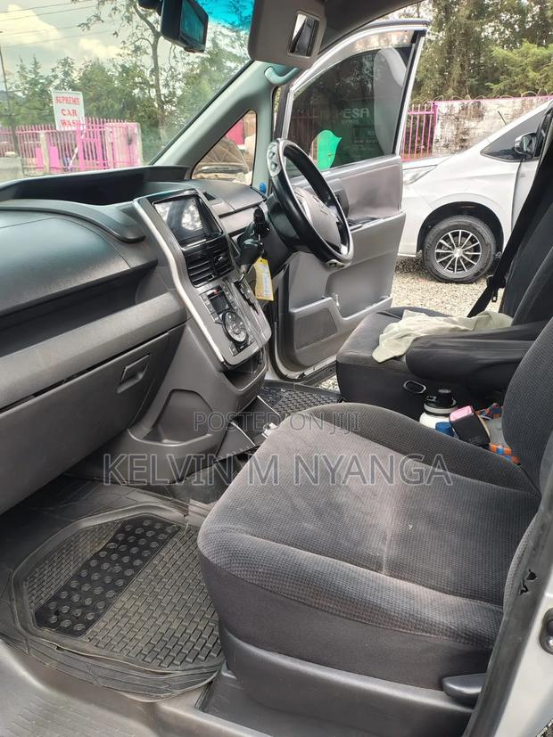 Toyota Noah 2011 Silver