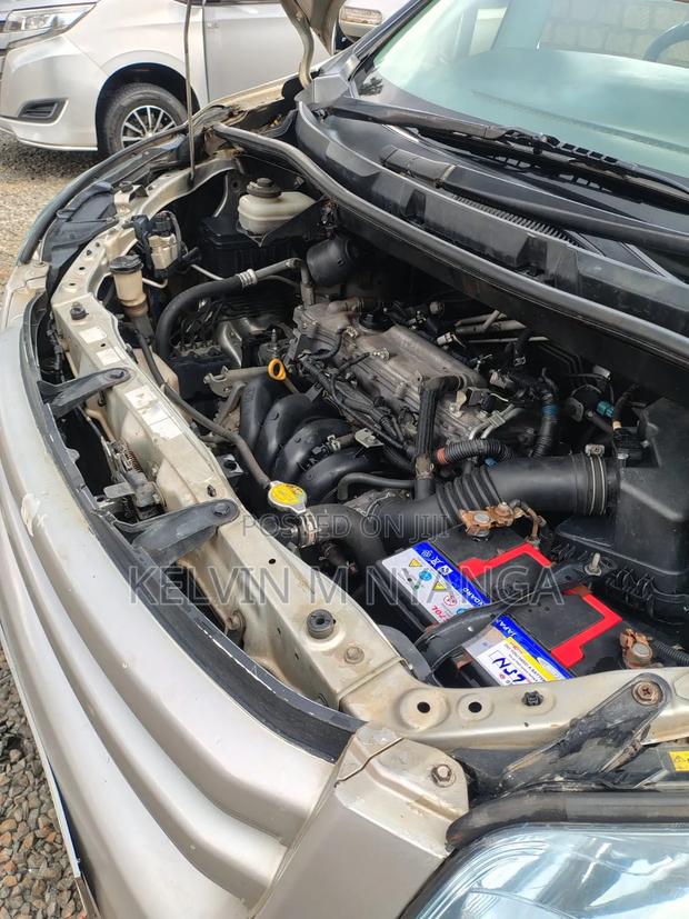 Toyota Noah 2011 Silver
