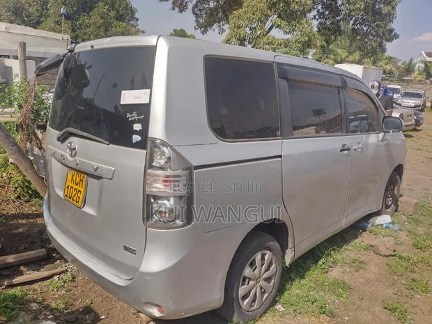 Toyota Voxy 2009 White