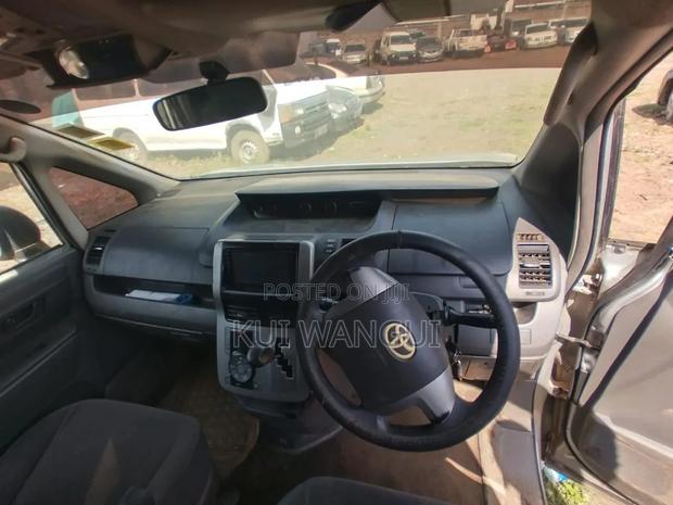 Toyota Voxy 2009 White