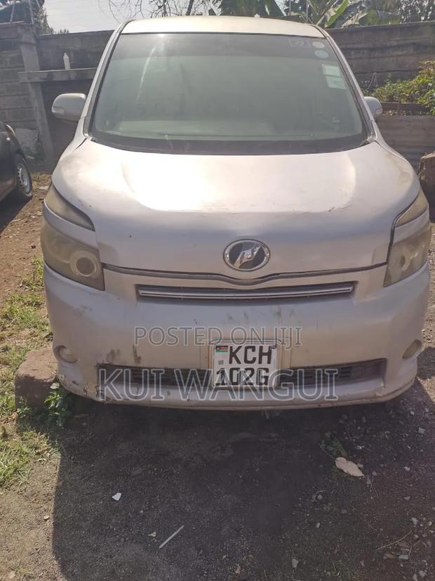 Toyota Voxy 2009 White